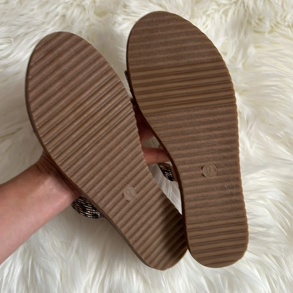 NWOB ~ CUSHIONAIRE VIENNA RHINESTONE MEMORY FOAM SANDALS SZ 9 - Picture 9 of 12